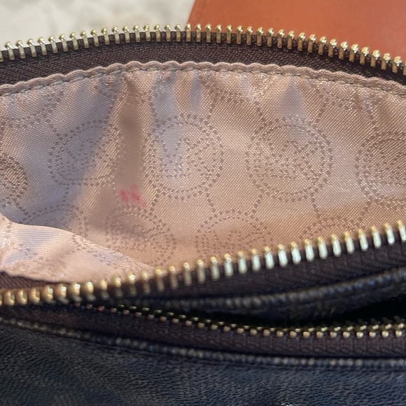 Michael Kors monogram crossbody - Picture 7 of 12